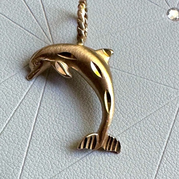 🐬 Stunning Vintage 14K Yellow Gold Dolphin Charm for Necklace and/or Bracelet - Picture 10 of 11